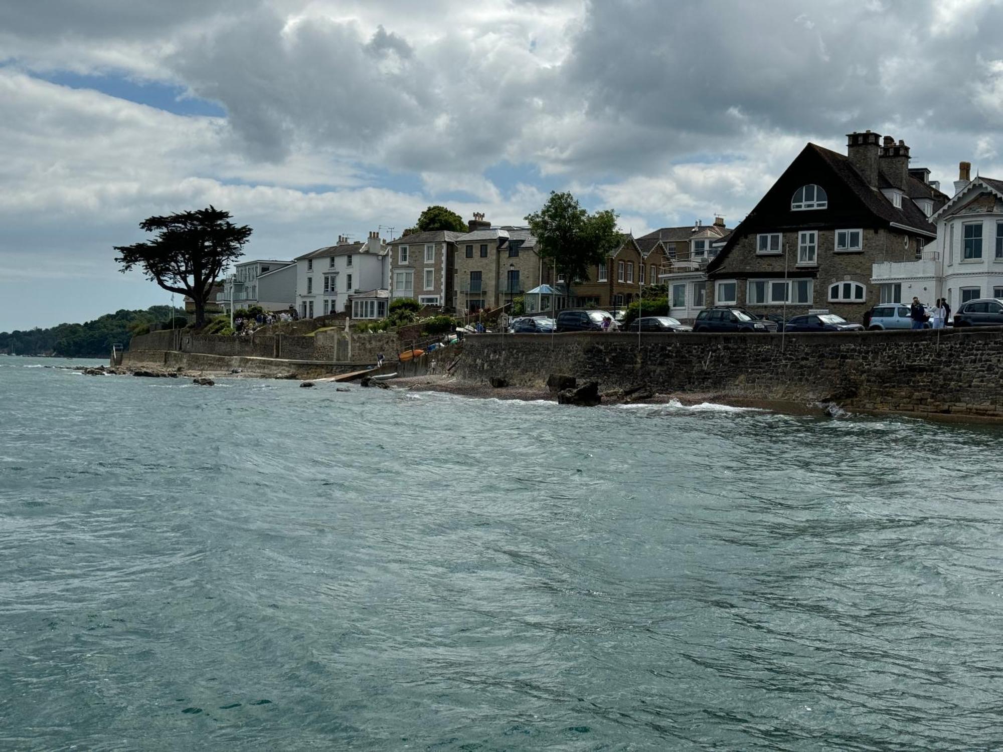 Trafalgar, Lovely Ground Floor Flat With Outside Patio Garden, Minutes Walk To Seafront Seaview Exterior photo
